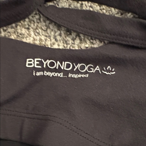 Beyond Yoga Lightweight Keyhole to Success Tank in Black NWT - Picture 10 of 10